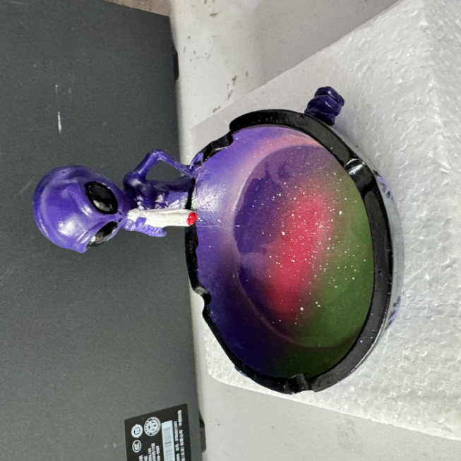Novelty Resin Tissue Holder and Ashtray